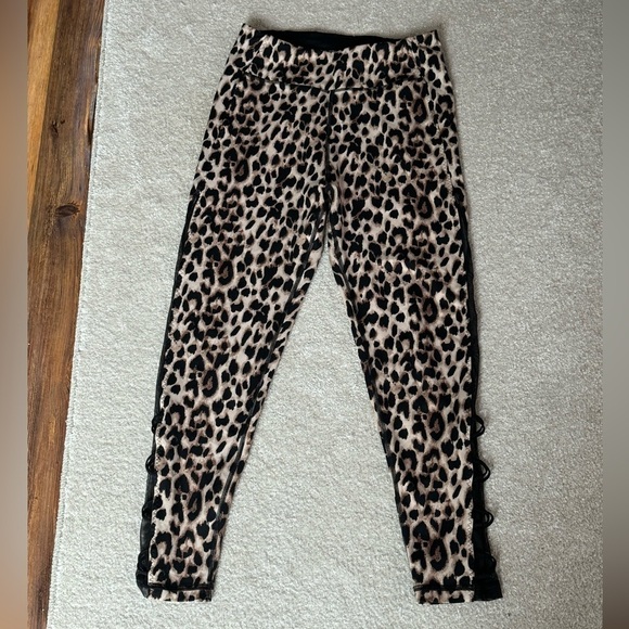 Victoria’s Secret incredible essential legging leopard print medium - Picture 3 of 8